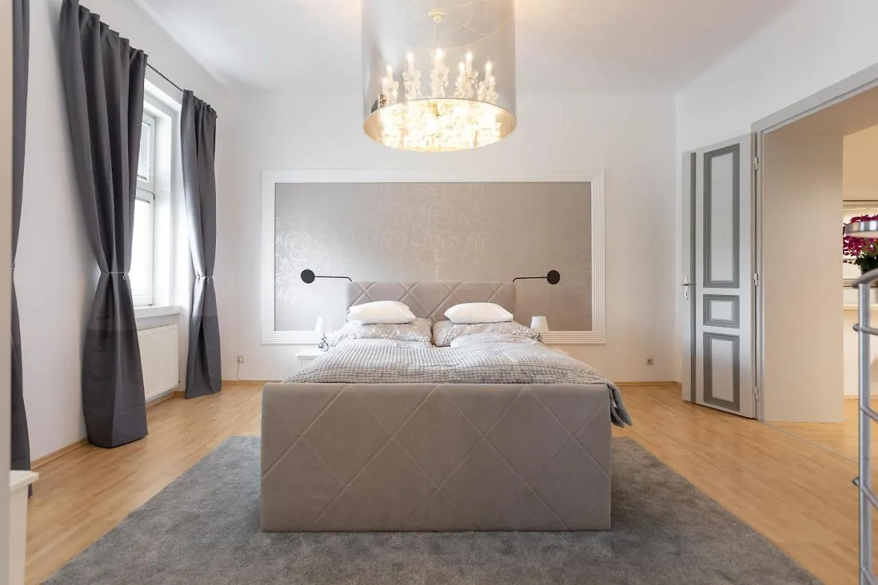 Central And Chic - The Big One Apartment Vienna 0*,