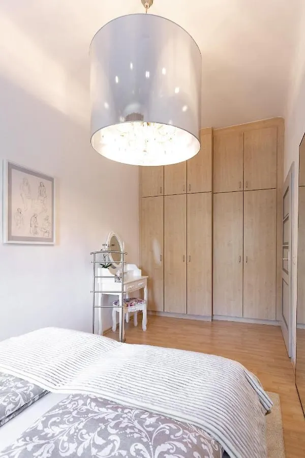 Central And Chic - The Big One Apartment Vienna