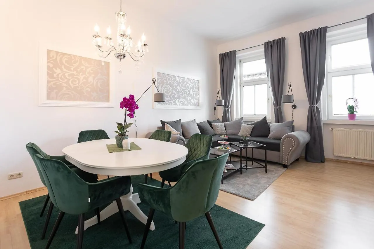 Central And Chic - The Big One Apartment Vienna