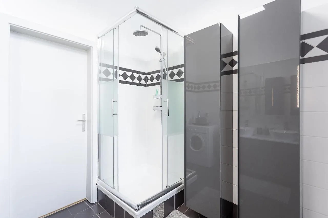 Central And Chic - The Big One Apartment Vienna
